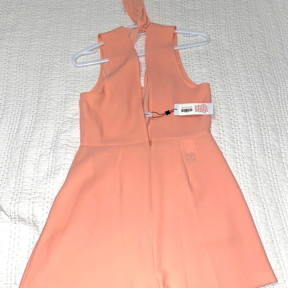 New Peach Romper BCBGeneration - Picture 2 of 3